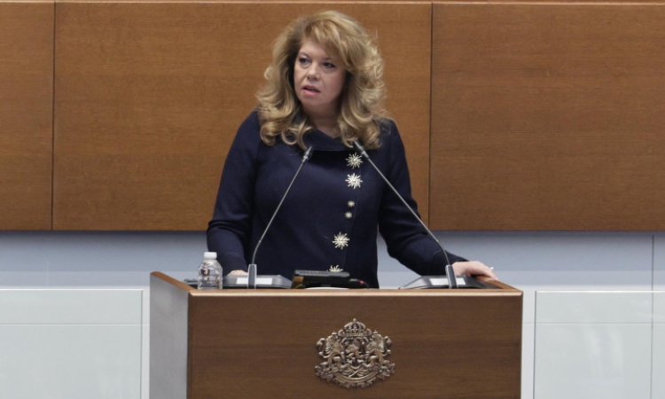 Йотова: Гласухваме за край на политическата криза, но властта да реши дали ще ни пази